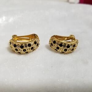 Roman clip on vintage one inch tall earrings 1.1377 miss 1 st